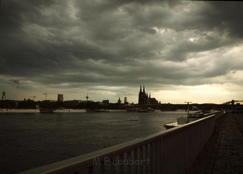 Gewitter kommt Koeln Deutz P04.JPG